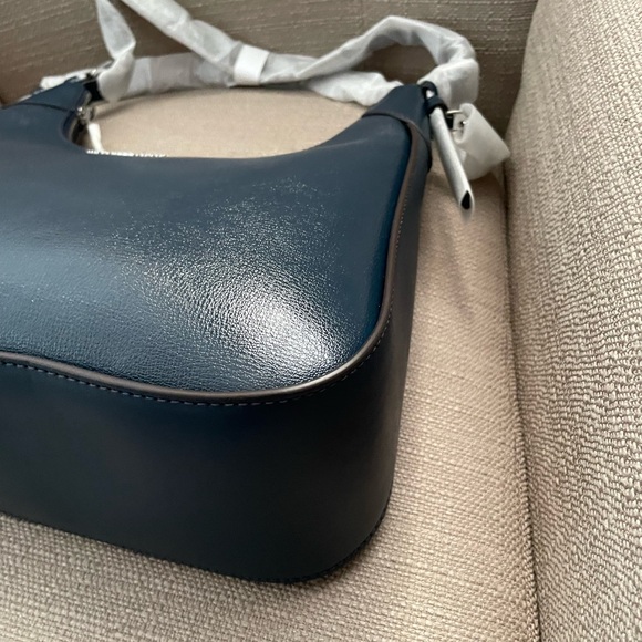 Michael Kors Wilma Large Leather Shoulder Bag - Picture 9 of 13